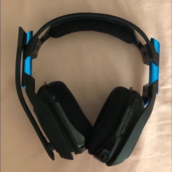 ASTRO GAMING WIRELESS A50 HEADSET FOR PS4/PC - Picture 1 of 5